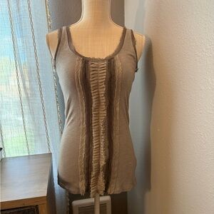 Women’s gray Ruffle-Front sleeveless Tank Top, medium